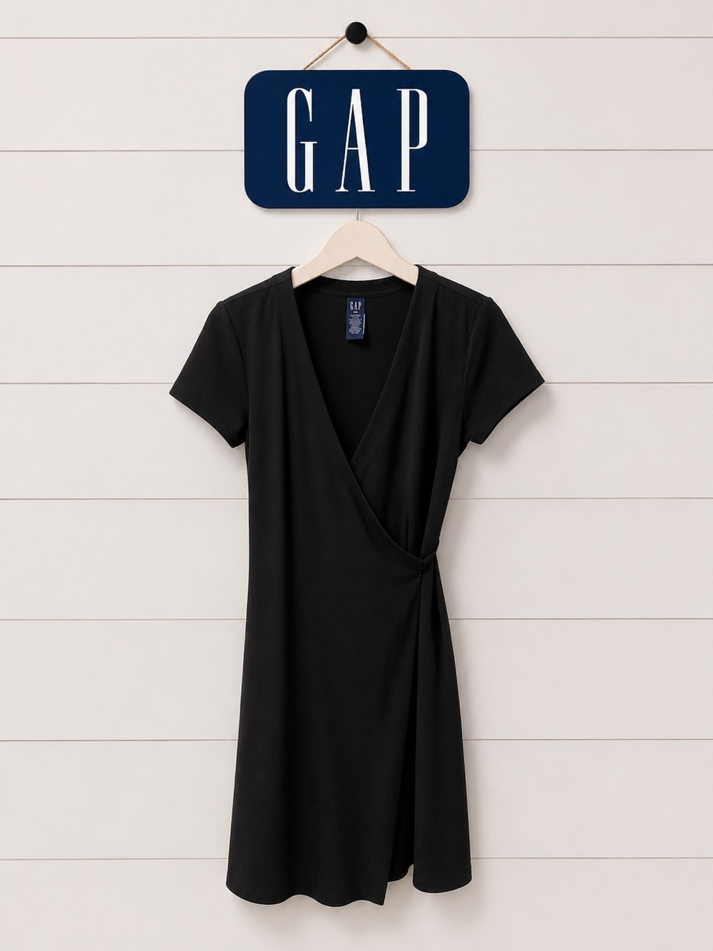GAP black short-sleeve wrap dress – Size S (Stretch)